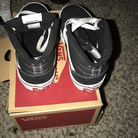 Vans - Picture 3 of 4